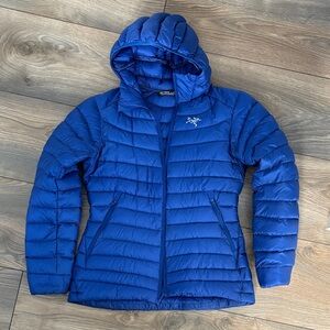Arc'teryx Women's Vibrant Blue Puffer Jacket